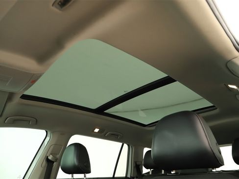 Used 2018 Volkswagen Atlas SEL Premium image 26