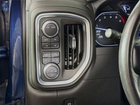 Used 2021 GMC Sierra 1500 SLT w/ SLT Convenience Package AWD/4WD image 17