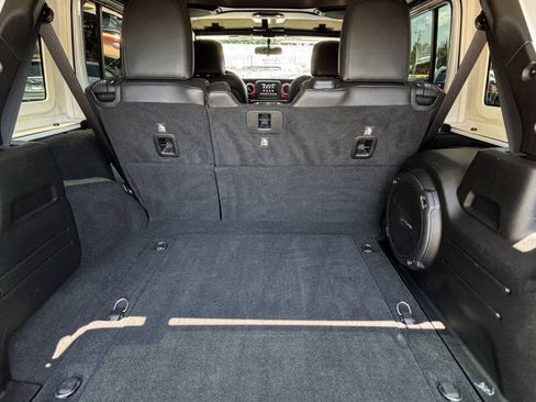 Used 2018 Jeep Wrangler Unlimited Rubicon AWD/4WD image 15