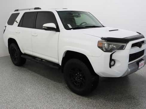 Used 2017 Toyota 4Runner TRD Off-Road Premium AWD/4WD image 4