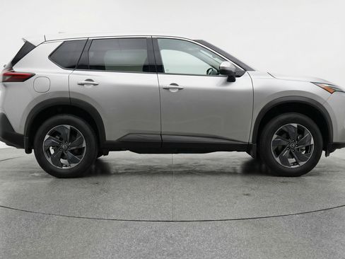 Used 2025 Nissan Rogue SV image 11