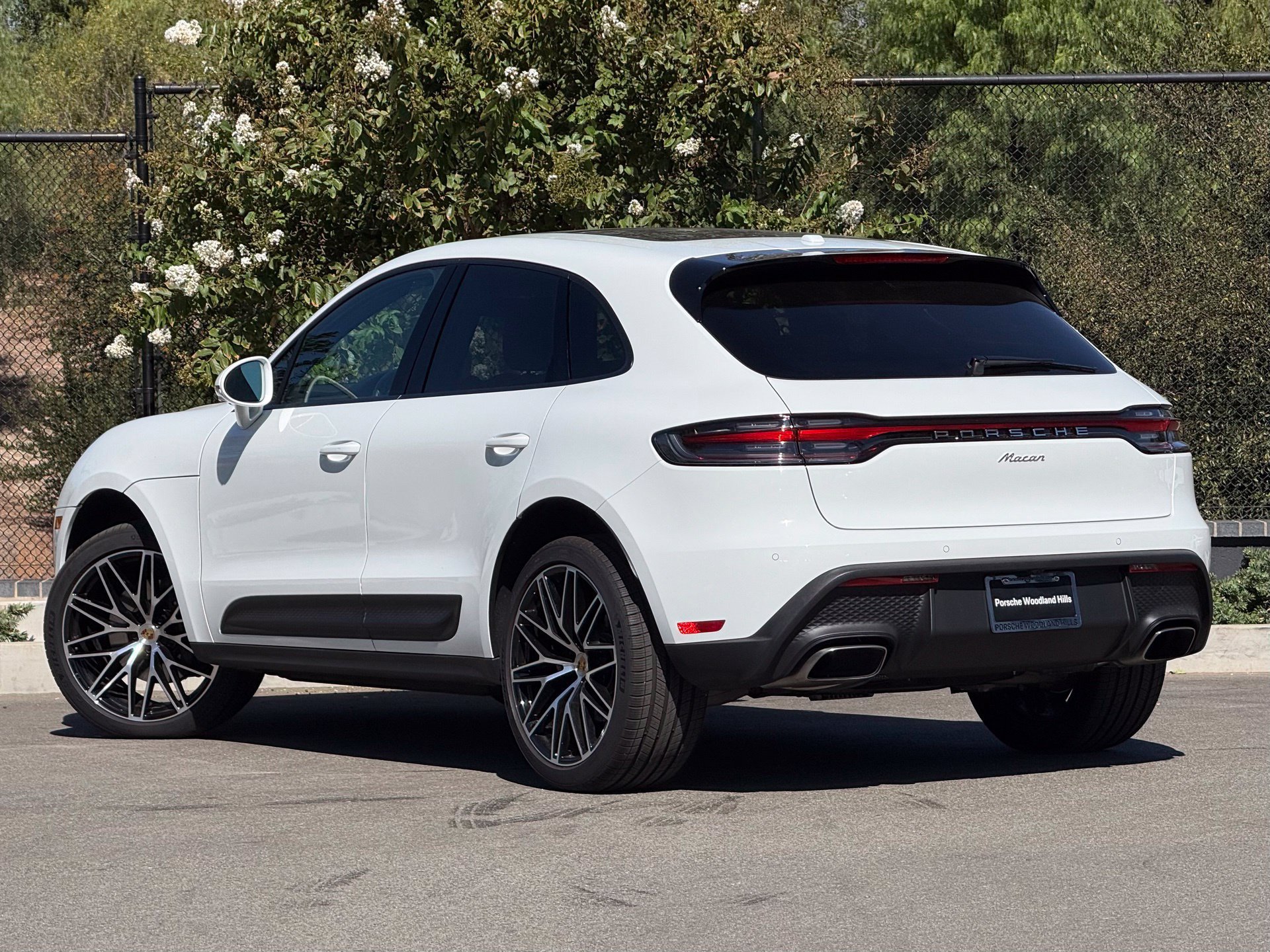 Used 2026 Porsche Macan AWD/4WD image 3