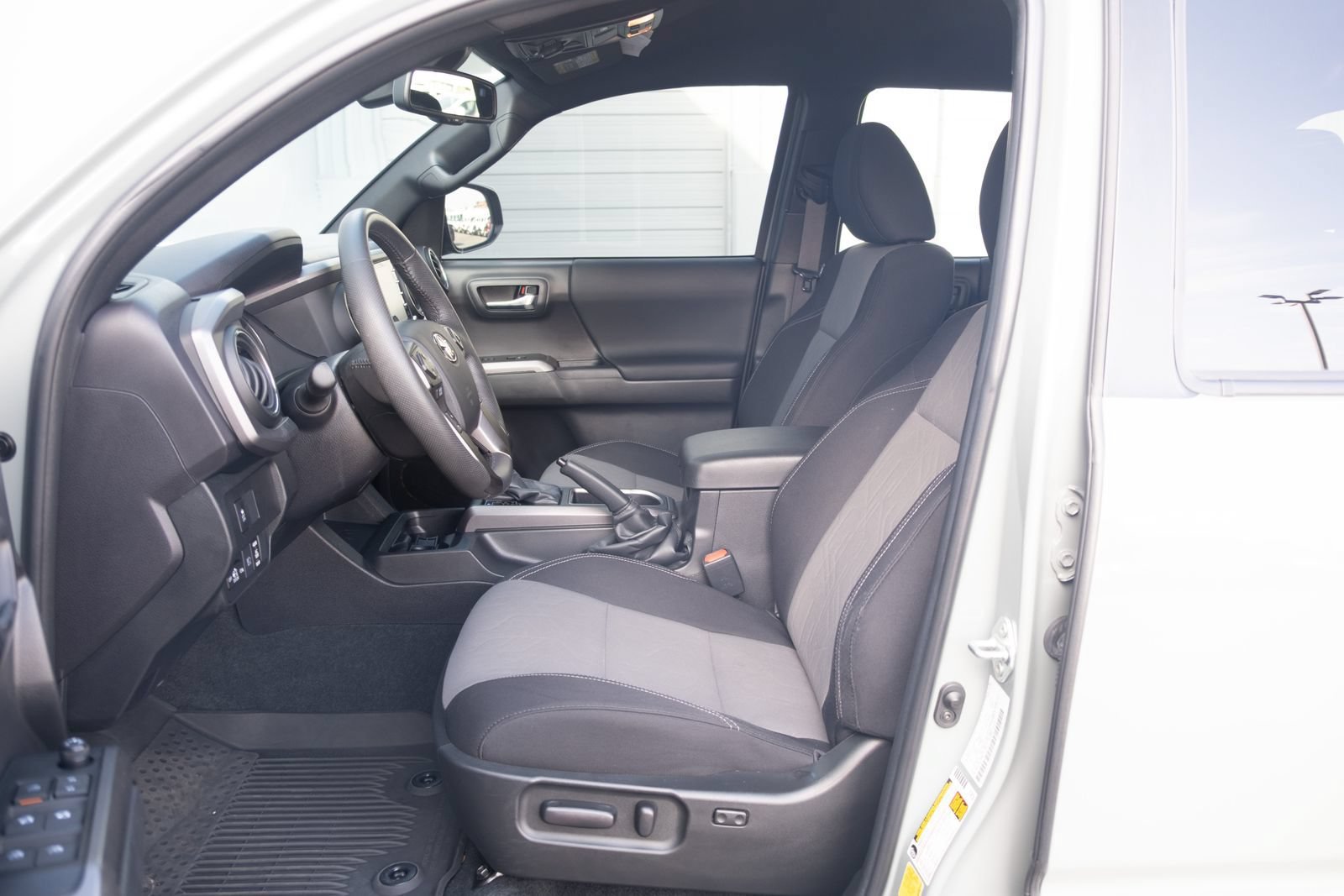 Used 2023 Toyota Tacoma TRD Off-Road AWD/4WD image 9