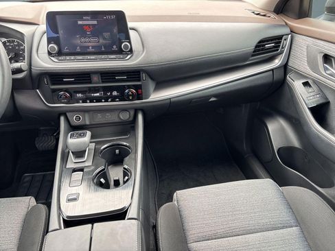 Used 2023 Nissan Rogue SV image 27