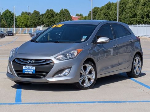 Used 2015 Hyundai Elantra GT w/ Option Group 02 FWD image 2