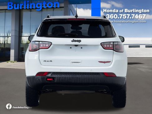 Used 2025 Jeep Compass Trailhawk AWD/4WD image 5