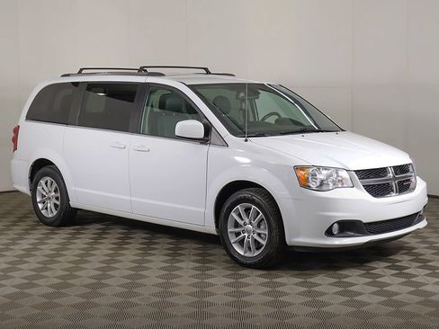 Used 2020 Dodge Grand Caravan SXT FWD image 2