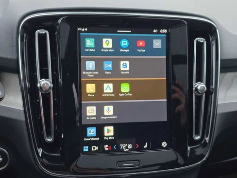 Used 2025 Volvo XC40 B5 Plus image 24