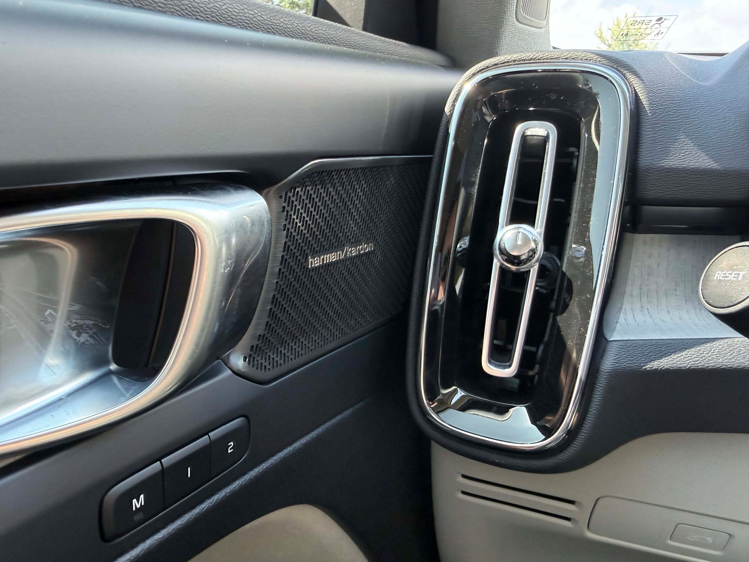 New 2026 Volvo XC40 B4 Plus w/ Protection Package Premier FWD image 18