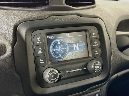 Used 2017 Jeep Renegade Latitude w/ Cold Weather Group AWD/4WD image 18