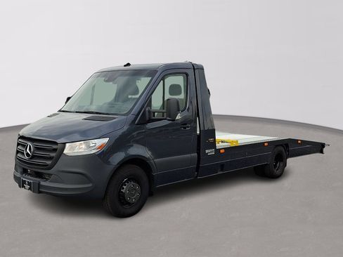 Used 2023 Mercedes-Benz Sprinter 4500 image 1