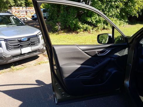 Used 2024 Subaru Forester Premium AWD/4WD image 11