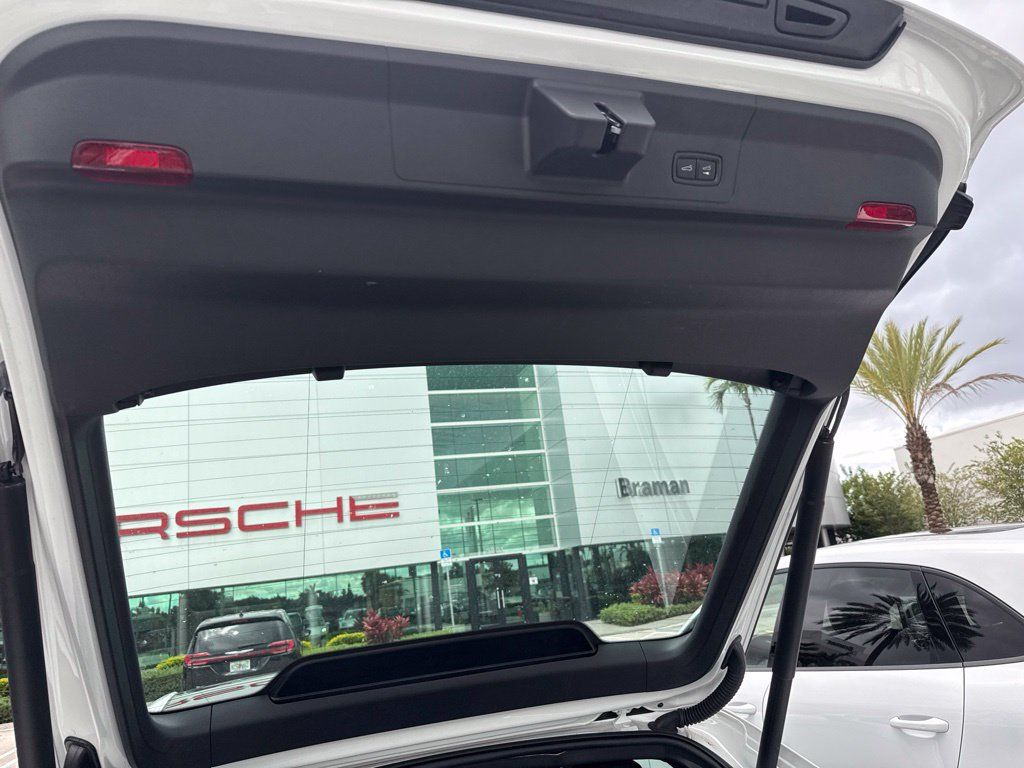 Certified 2025 Porsche Panamera RWD image 16