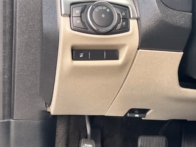 Used 2018 Ford Explorer XLT w/ Equipment Group 201A FWD image 29