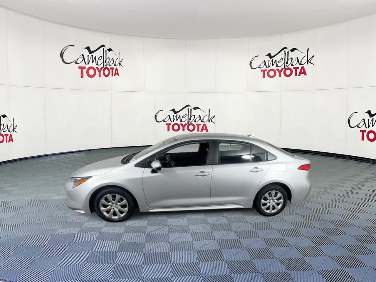 Used 2025 Toyota Corolla LE FWD image 7