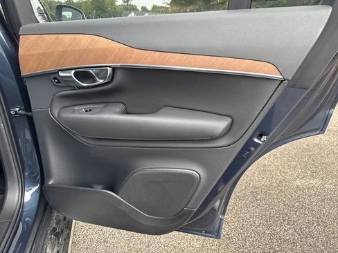 Used 2025 Volvo XC90 B6 Plus w/ Protection Package image 18