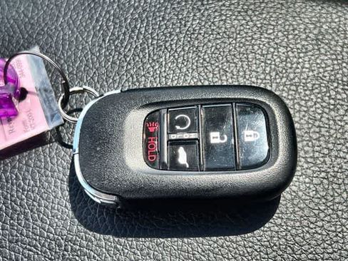 Certified 2025 Honda Pilot Touring image 21