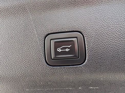 Used 2025 Chevrolet Tahoe Z71 AWD/4WD image 37