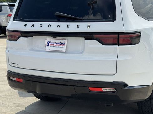 Used 2023 Jeep Wagoneer Series II AWD/4WD image 6