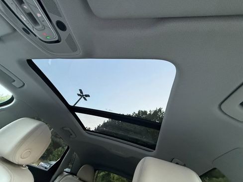 Used 2019 Audi e-tron Premium Plus image 29