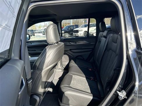 New 2025 Jeep Grand Cherokee Altitude image 6