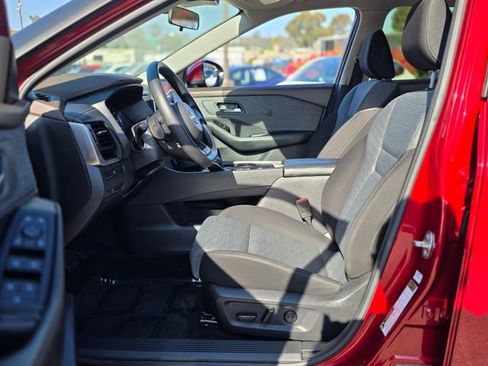 Used 2023 Nissan Rogue SV FWD image 13