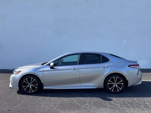 Used 2018 Toyota Camry SE w/ Moonroof Package FWD image 7