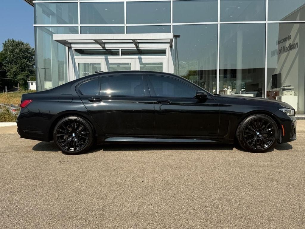 Used 2021 BMW 750i xDrive w/ M Sport Package AWD/4WD image 2
