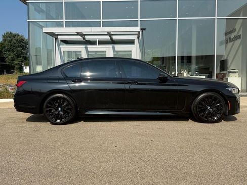 Used 2021 BMW 750i xDrive w/ M Sport Package AWD/4WD image 2
