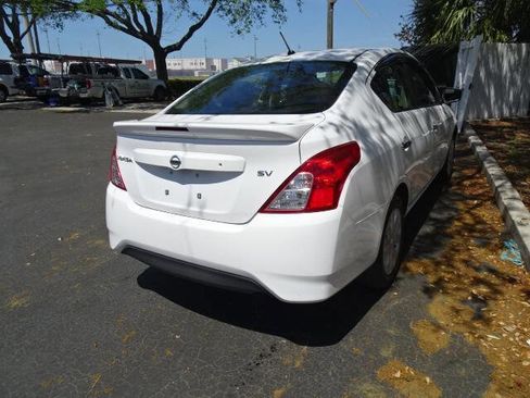 Used 2018 Nissan Versa SV image 8