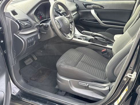Used 2023 Mitsubishi Eclipse Cross LE image 9
