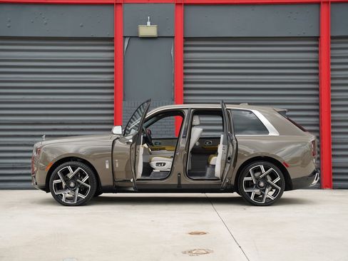 Used 2025 Rolls-Royce Cullinan AWD/4WD image 10