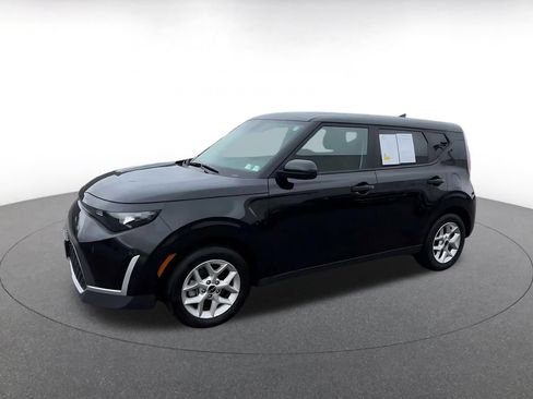 Used 2025 Kia Soul LX w/ LX Technology Package FWD image 6