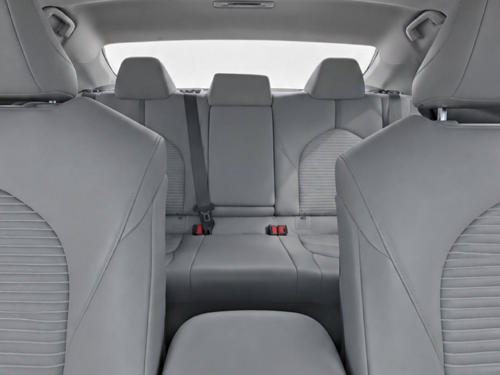 Used 2018 Toyota Camry SE w/ Moonroof Package FWD image 16