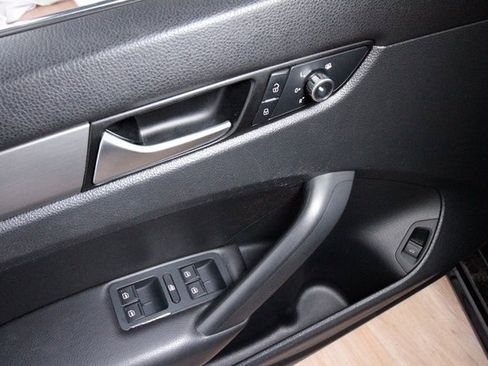 Used 2015 Volkswagen Passat 1.8T SE image 11