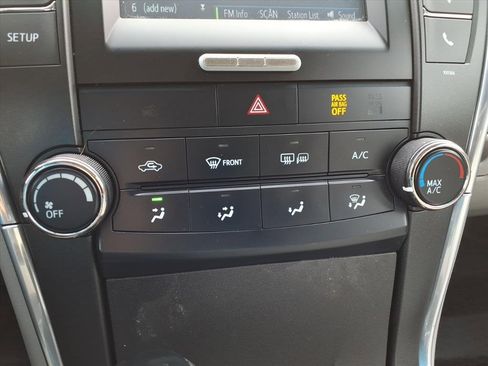 Used 2015 Toyota Camry LE image 15