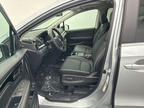 New 2026 Honda Odyssey Touring image 9