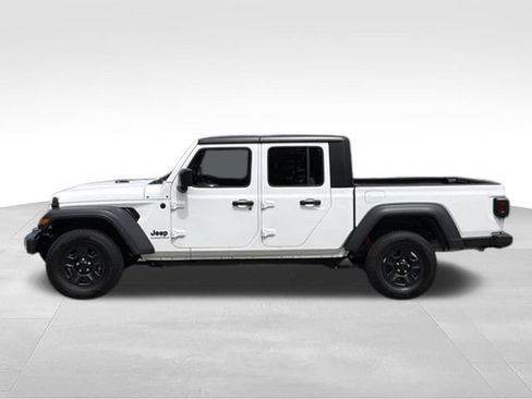 Used 2024 Jeep Gladiator Sport AWD/4WD image 2