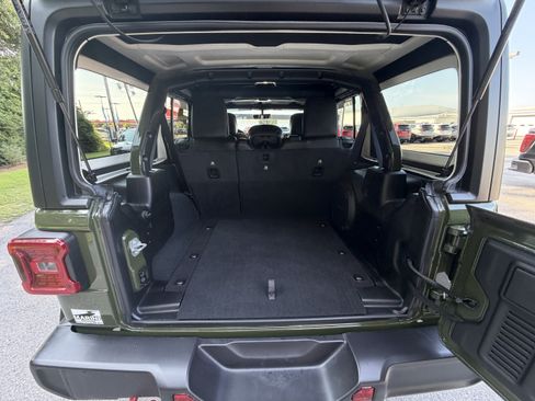 Used 2023 Jeep Wrangler Unlimited Rubicon w/ Dual Top Group AWD/4WD image 4