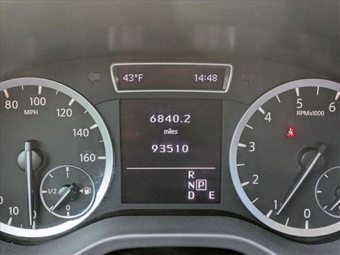 Used 2017 INFINITI QX30 image 11