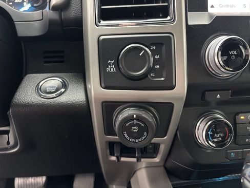 Used 2018 Ford F150 Lariat w/ Equipment Group 502A Luxury AWD/4WD image 30