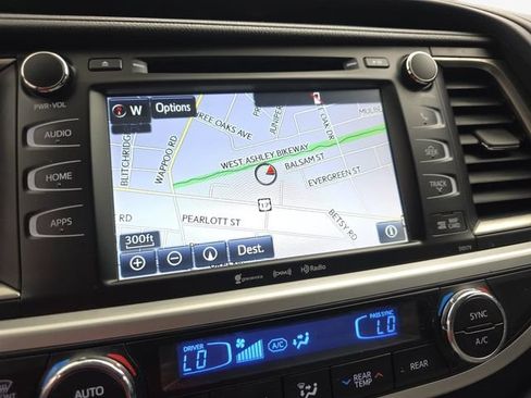 Used 2017 Toyota Highlander XLE FWD image 22