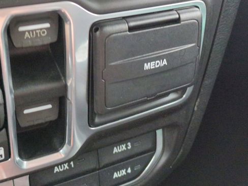 Used 2018 Jeep Wrangler Unlimited Rubicon w/ Dual Top Group image 21