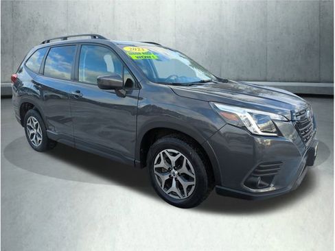 Used 2023 Subaru Forester Premium image 8