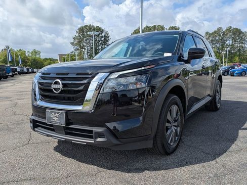 Used 2024 Nissan Pathfinder SV AWD/4WD image 10