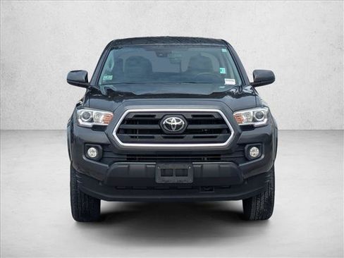 Used 2018 Toyota Tacoma SR5 AWD/4WD image 2
