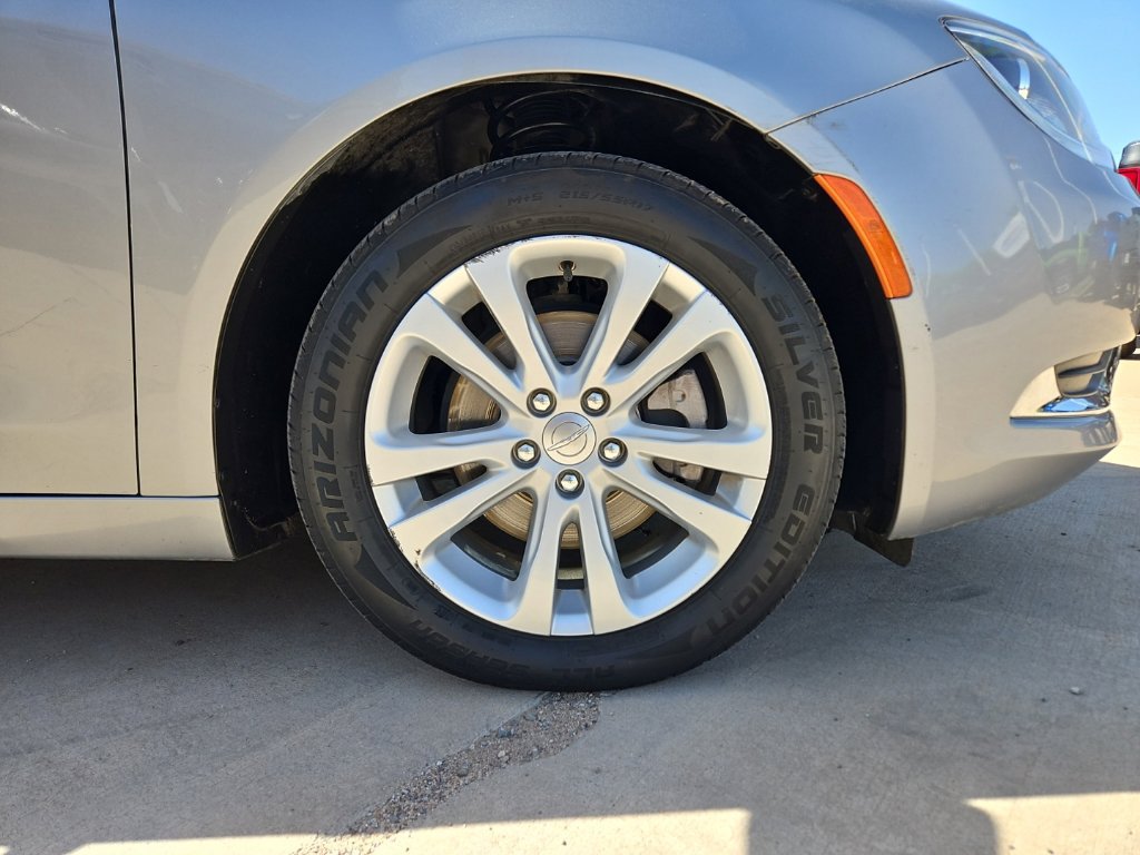 Used 2016 Chrysler 200 Limited FWD image 10