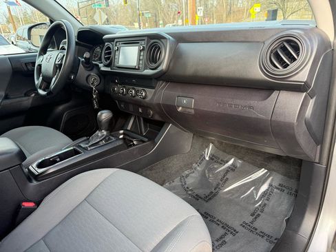 Used 2019 Toyota Tacoma SR w/ SX Package image 11