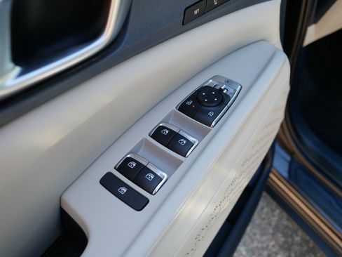 Certified 2025 Kia Carnival EX FWD image 19