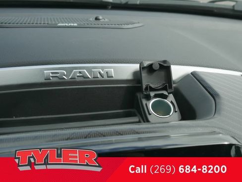 New 2026 RAM 1500 4x4 Crew Cab image 32